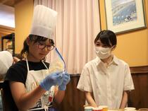 ケーキ屋体験の様子1