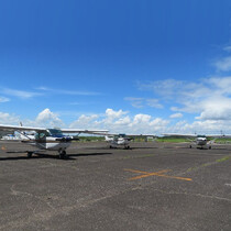 セスナが停まっている様子