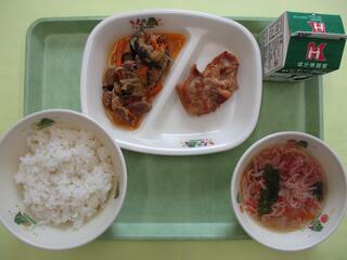ご飯 ・牛乳・ 鶏肉のオイスターソース焼き・ なすのキムチ炒め・ かにかまスープ