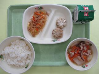 ご飯・ 牛乳・ にらまんじゅう・ マーボー春雨 ・冬瓜スープ