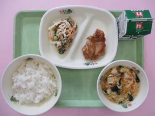 ご飯 ・牛乳・ 鶏肉のみそ焼き・ ごま香るちくわサラダ ・かき玉汁
