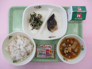 麦ご飯・牛乳・ほっけの塩焼き・のり酢和え・どさんこ汁・米粉スイートポテト
