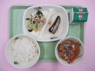 ご飯・牛乳・ いわしのしょうが煮・ しゃぶしゃぶサラダ・ 根菜のみそ汁