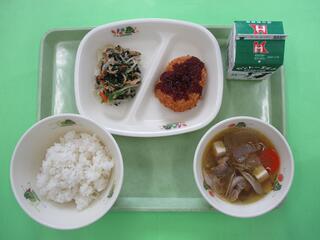 ご飯・牛乳・豆乳コロッケ・のり酢和え・豚汁