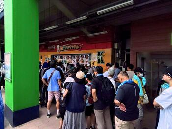 鎌スタキッチン行列の様子